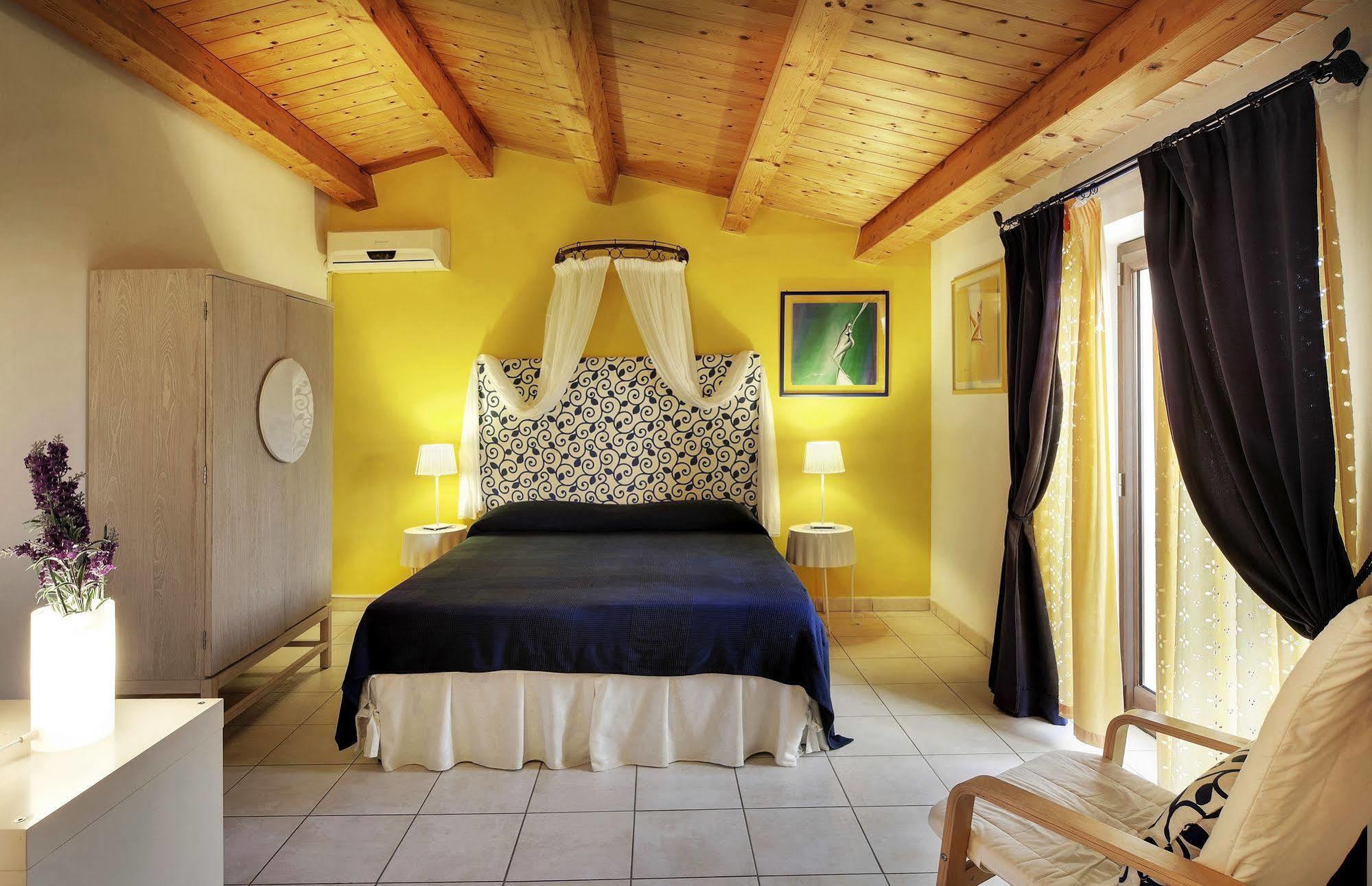 Villa U Marchisi B&B Шиклі Екстер'єр фото